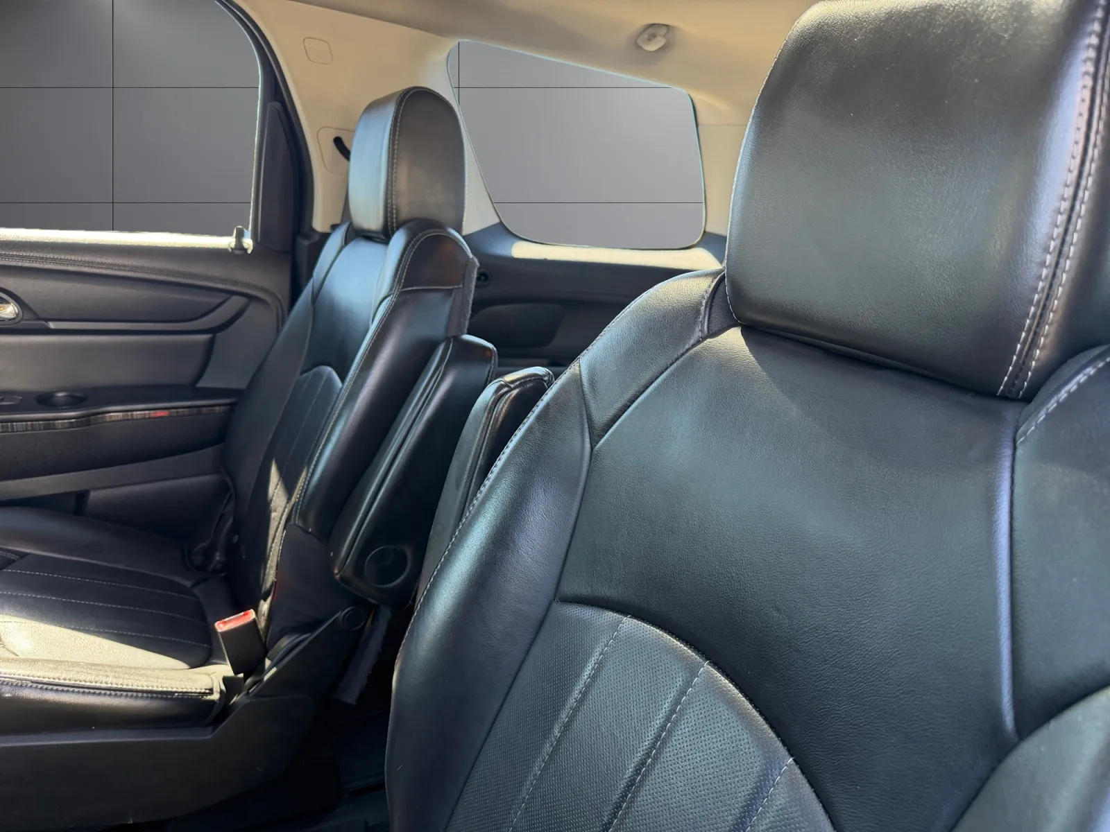 GMC Acadia photo 16