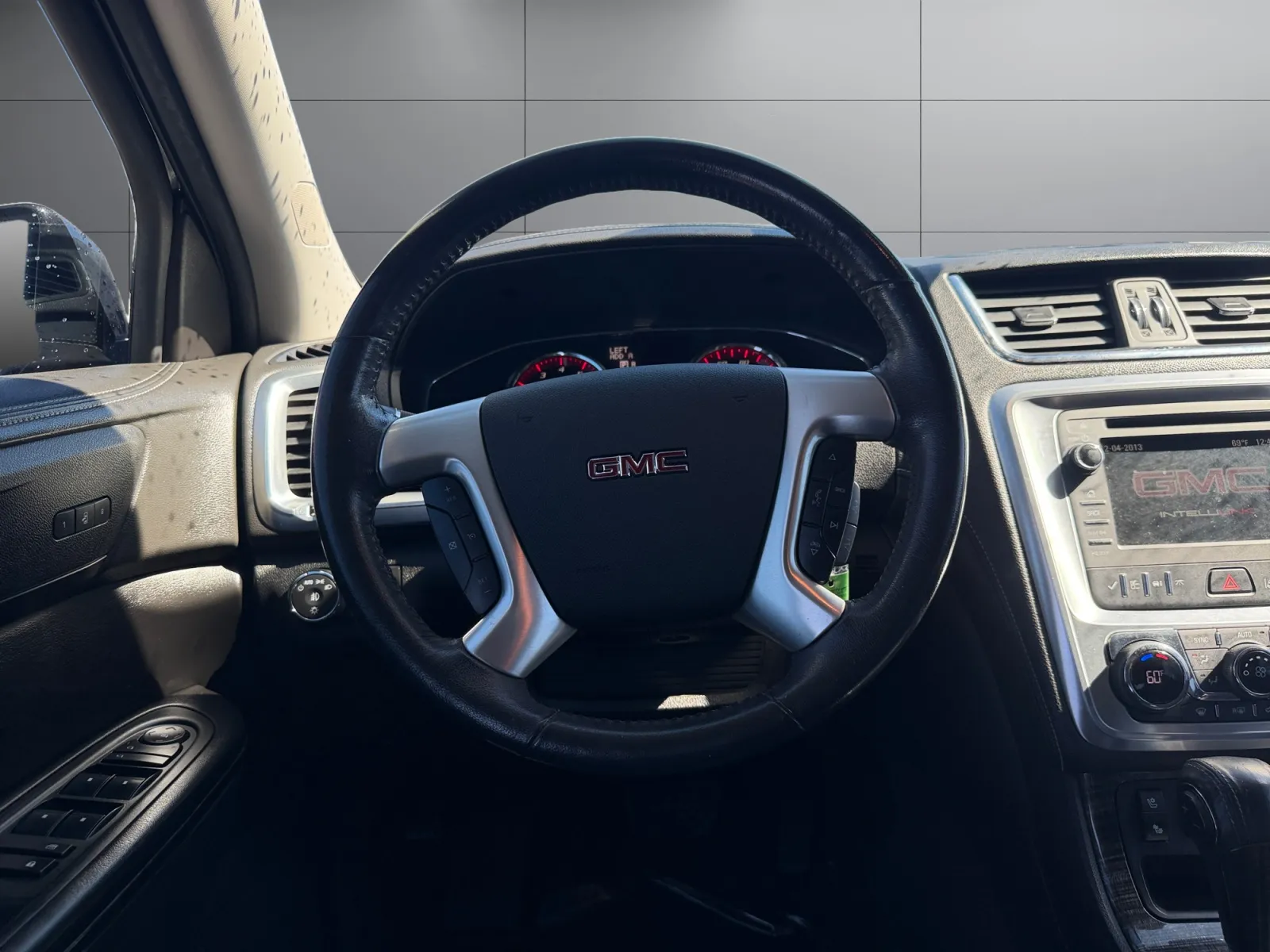 GMC Acadia photo 13