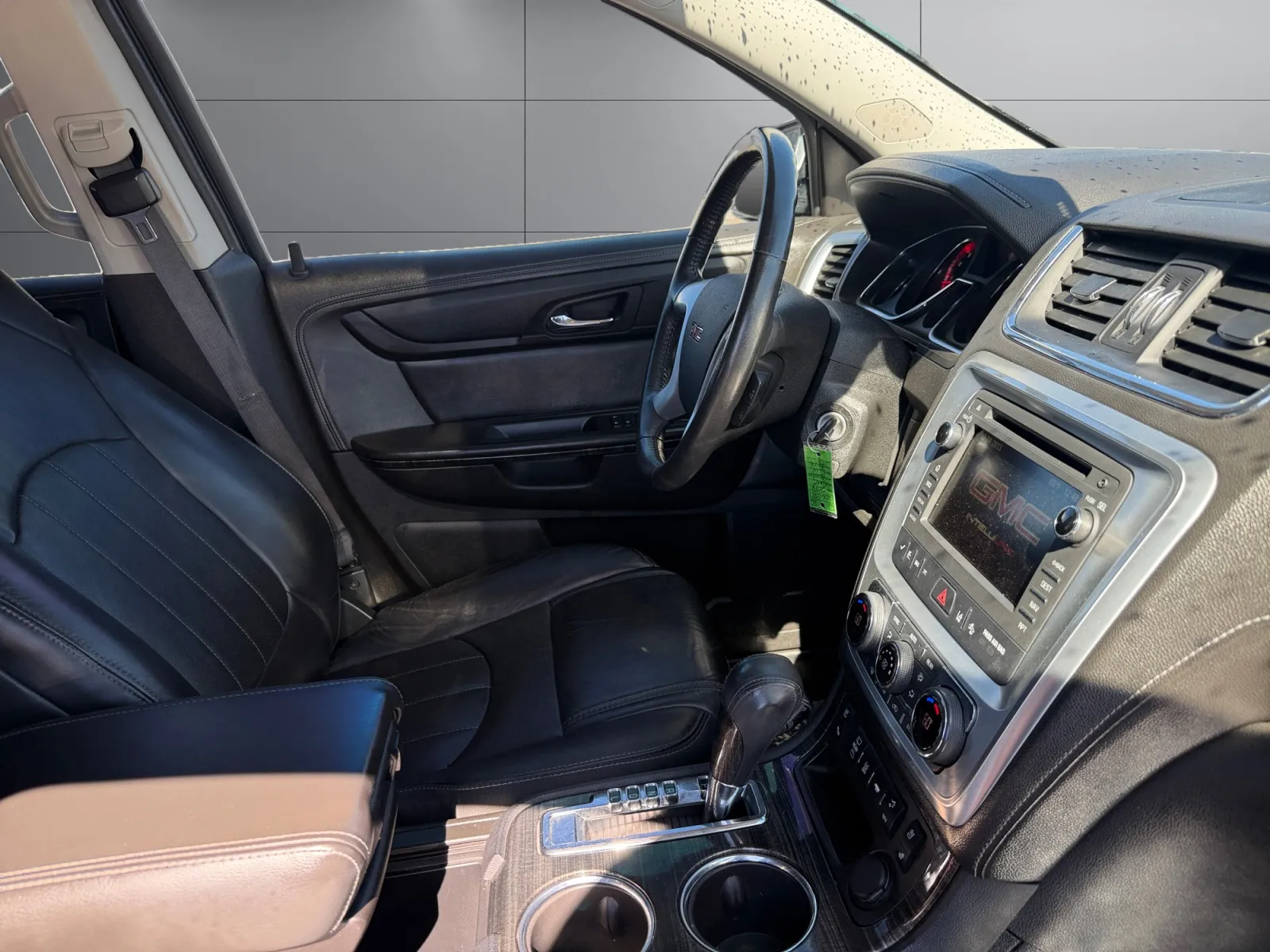 GMC Acadia photo 17