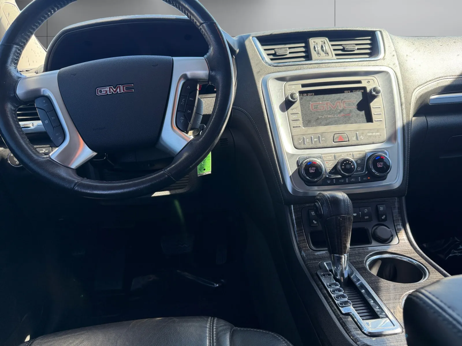 GMC Acadia photo 12