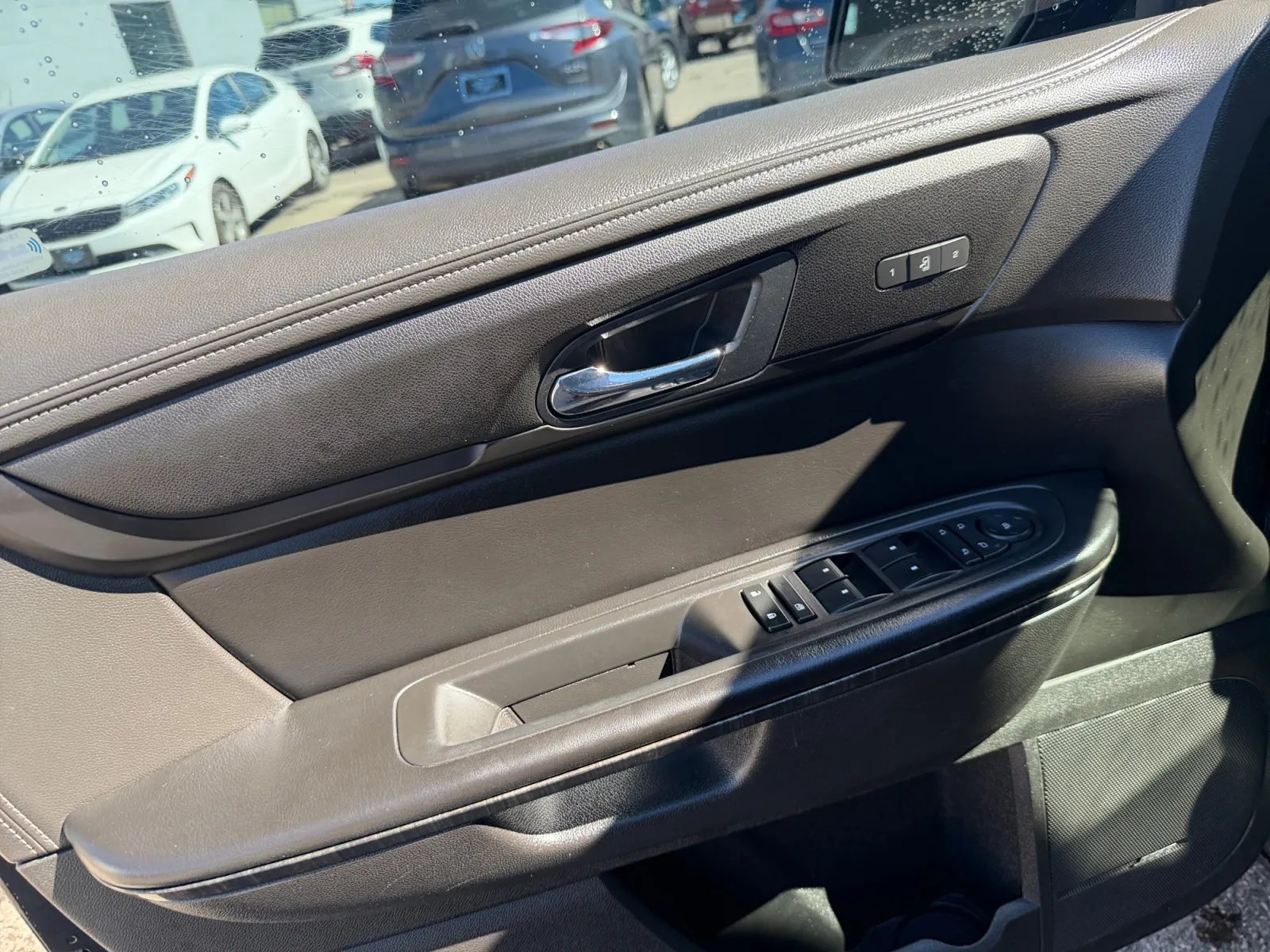GMC Acadia photo 11