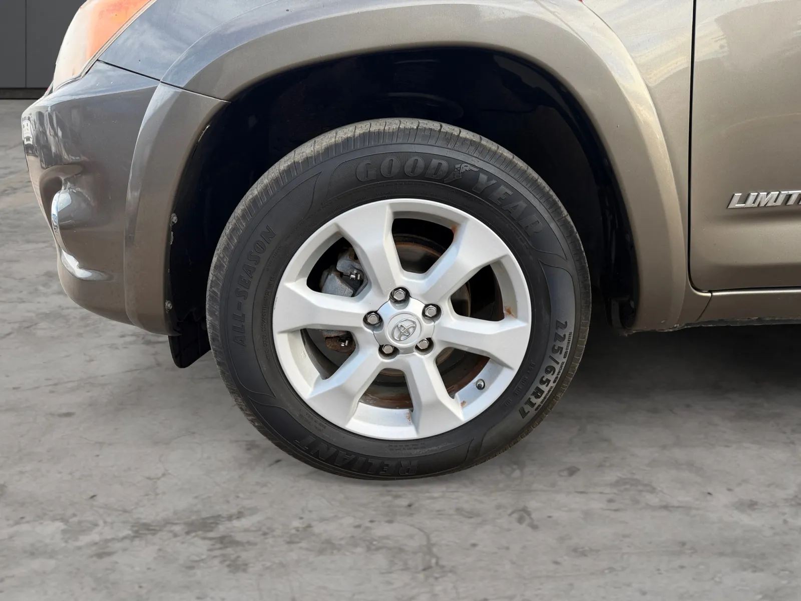 Toyota RAV4 photo 9