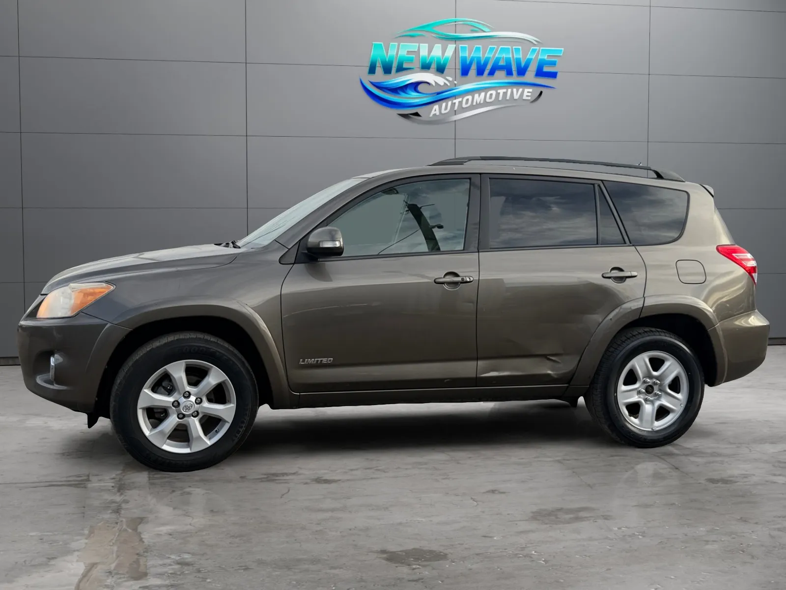 Toyota RAV4 photo 2