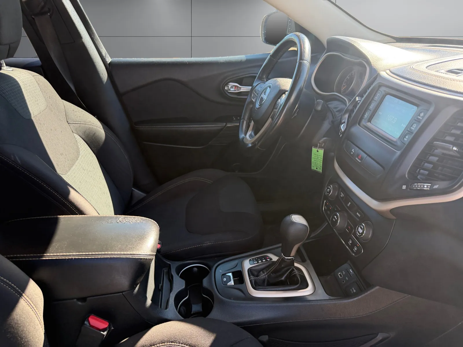 Jeep Cherokee photo 17