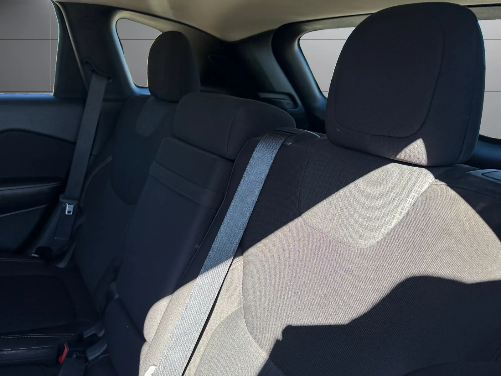 Jeep Cherokee photo 16