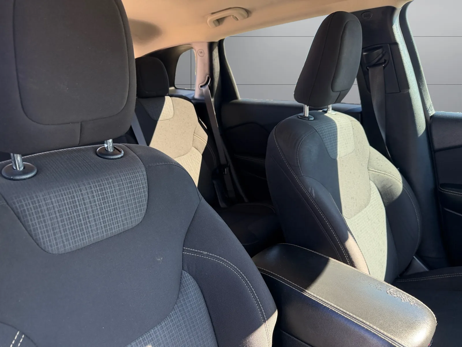 Jeep Cherokee photo 18