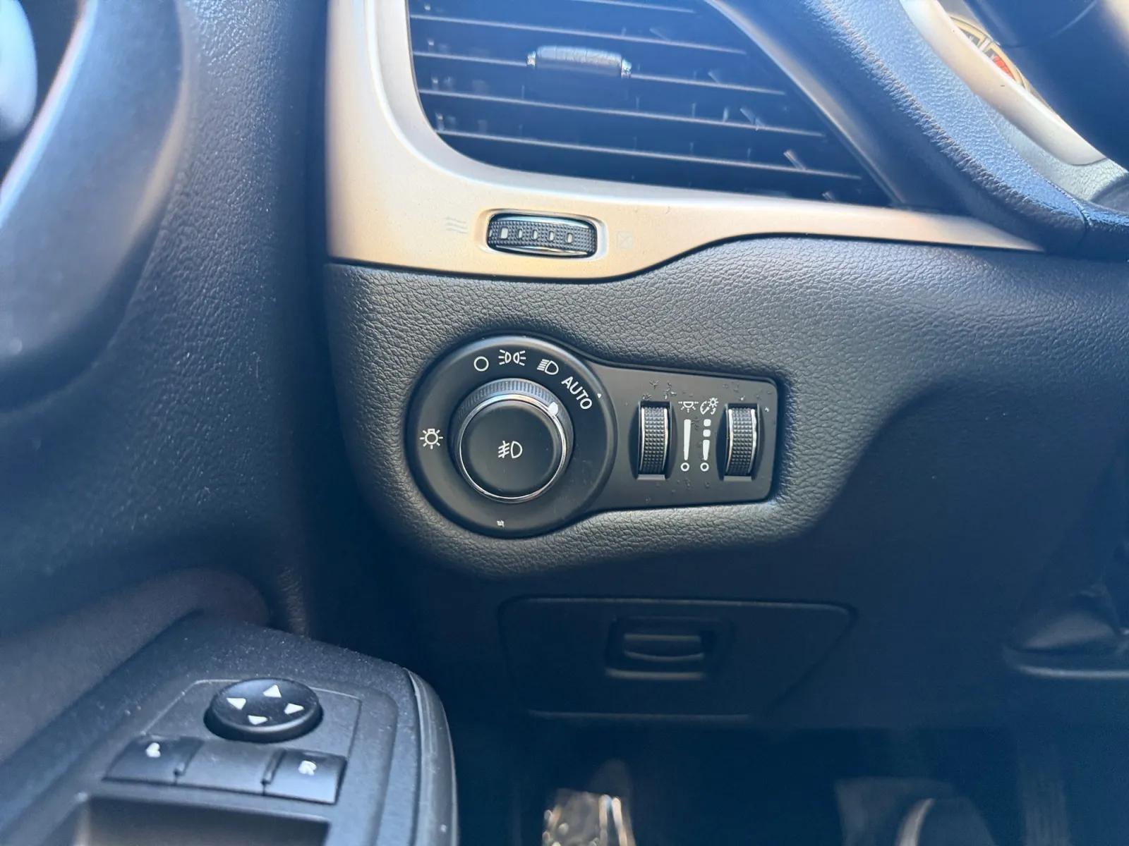 Jeep Cherokee photo 23