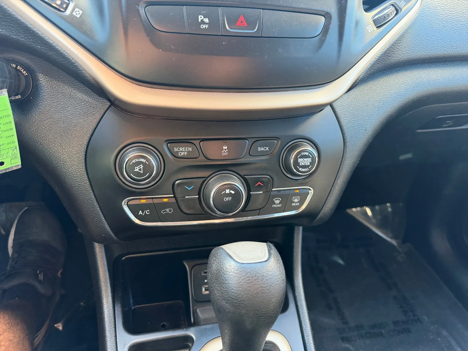 Jeep Cherokee photo 24