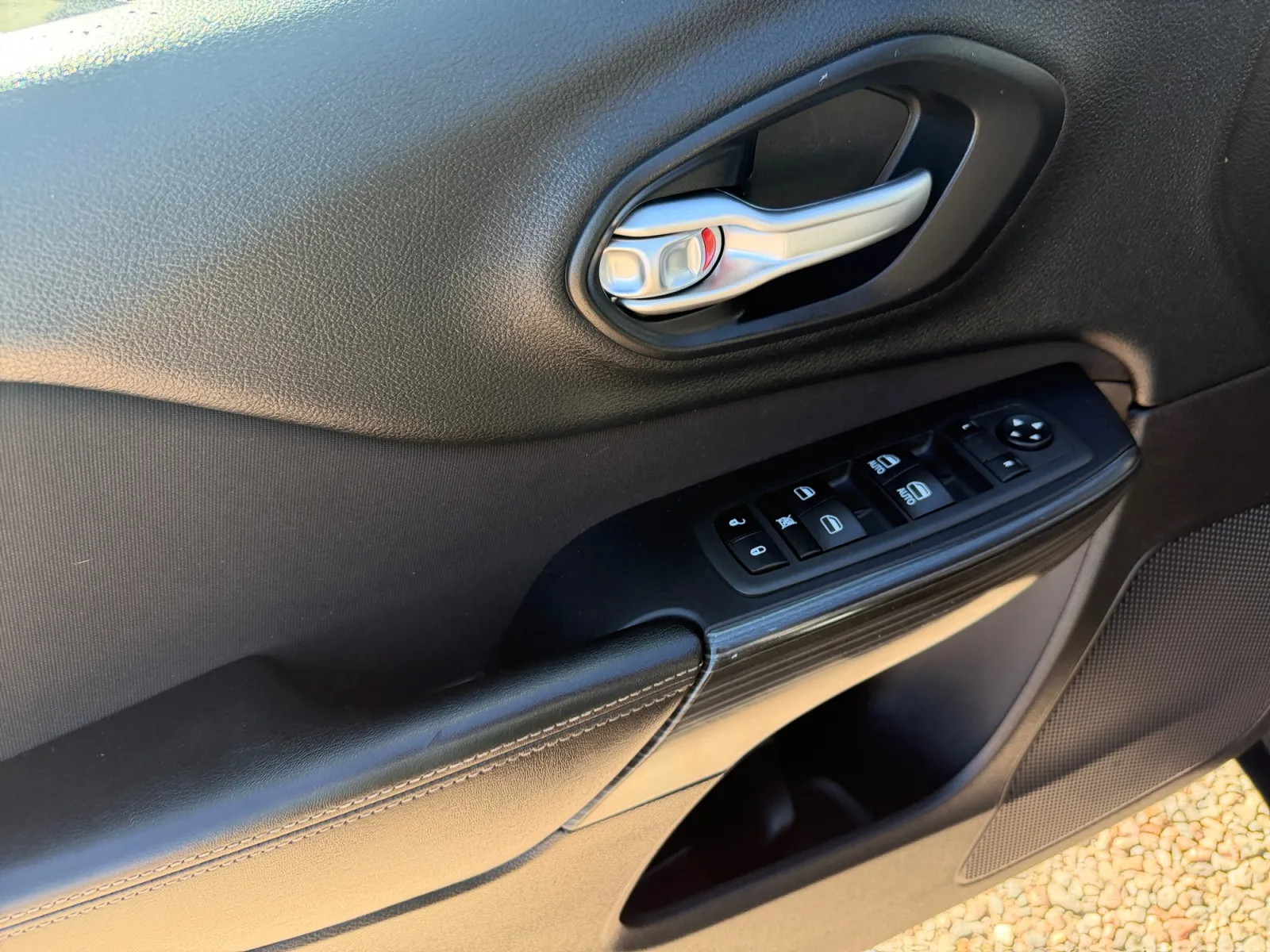 Jeep Cherokee photo 11