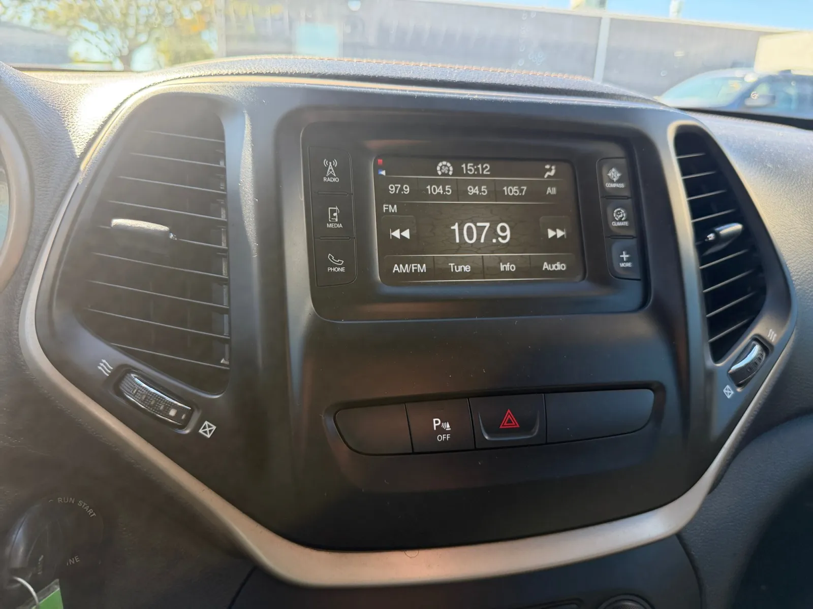 Jeep Cherokee photo 21
