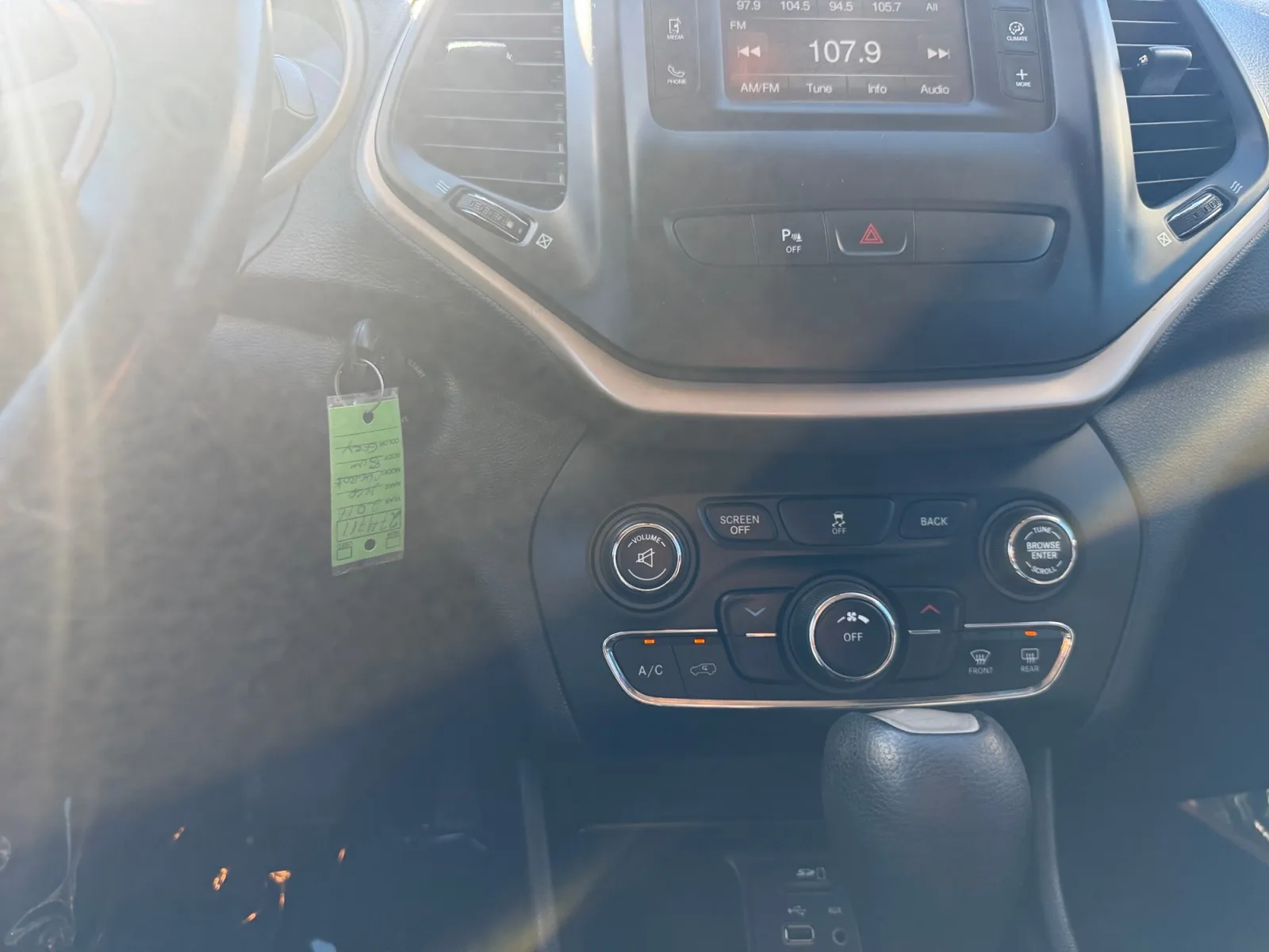 Jeep Cherokee photo 15