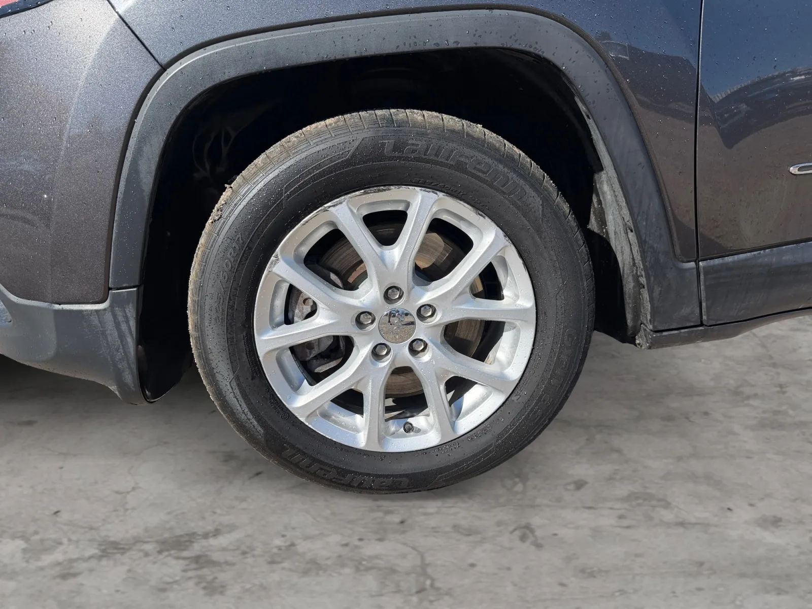 Jeep Cherokee photo 9