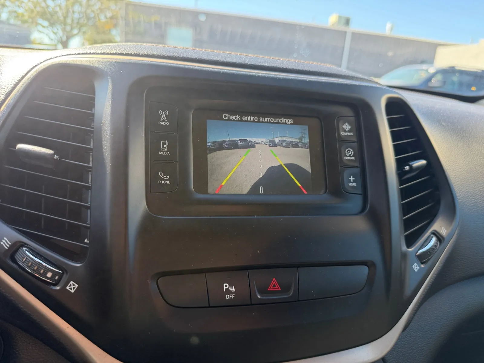 Jeep Cherokee photo 22