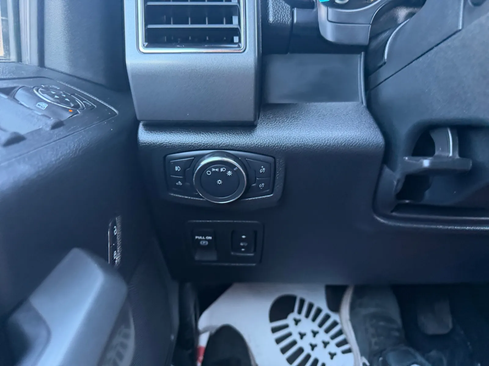 Ford F-150 photo 23