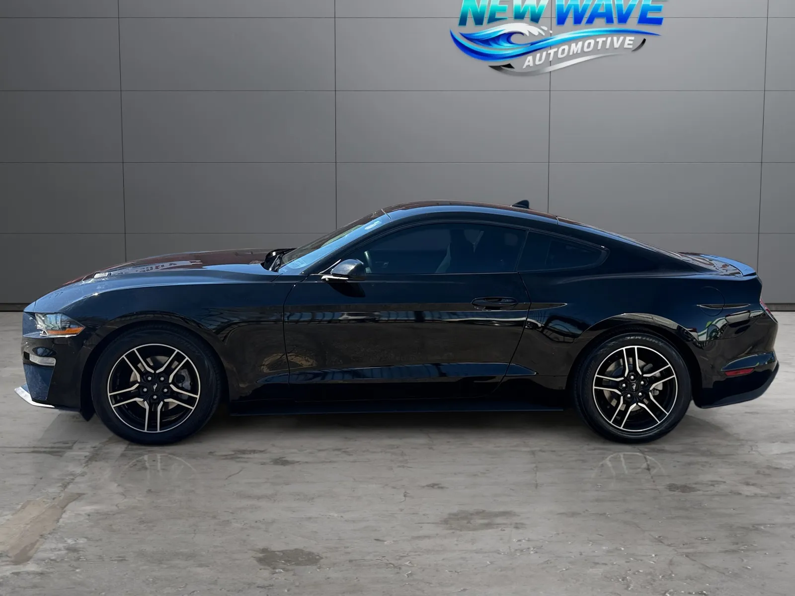 Ford Mustang photo 2