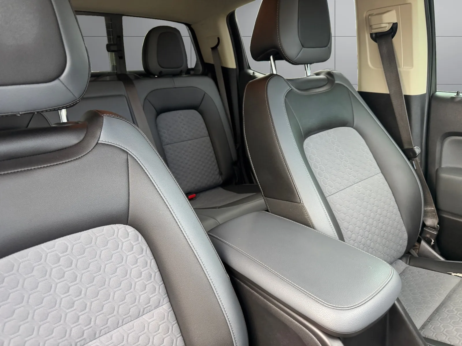 Chevrolet Colorado photo 18