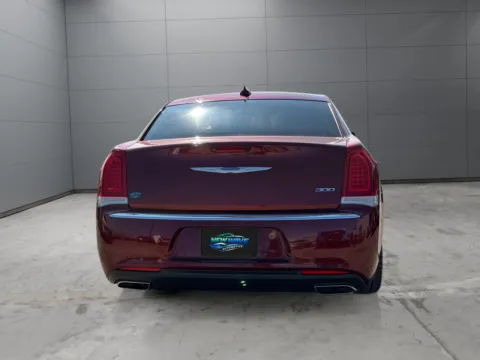 More photos of 2020 Chrysler 300 Limited at New Wave Automotive, CO