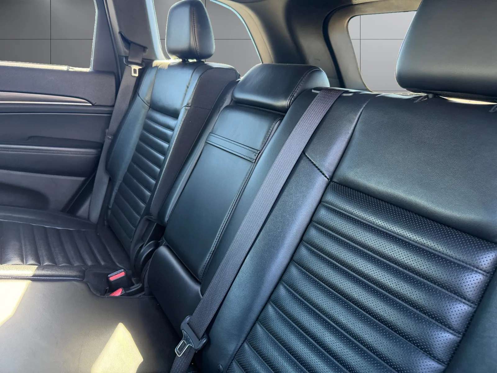 Jeep Grand Cherokee photo 16