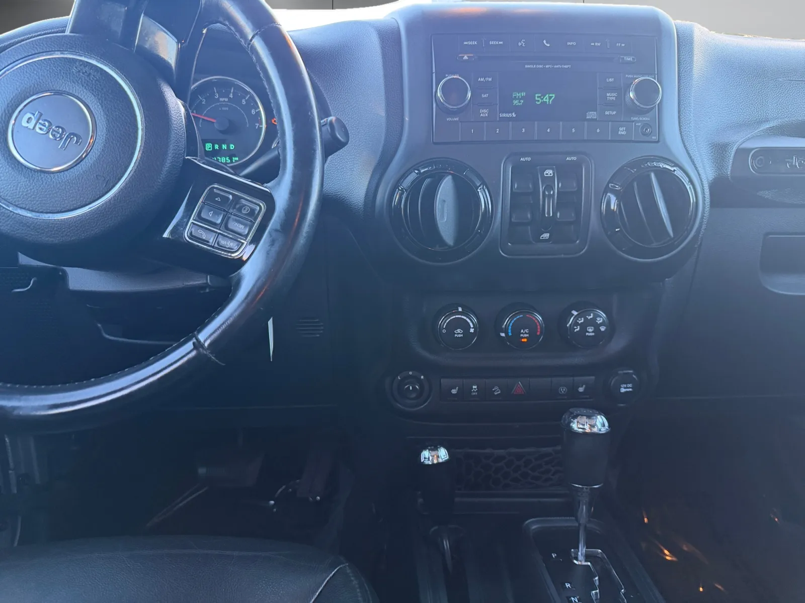 Jeep Wrangler photo 12