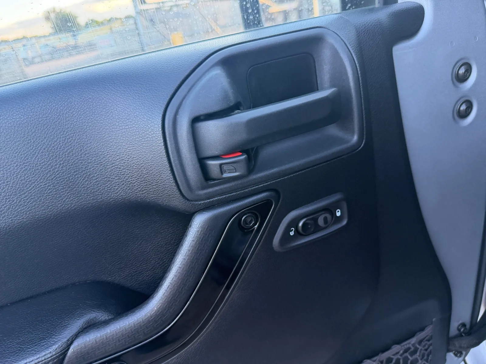 Jeep Wrangler photo 11