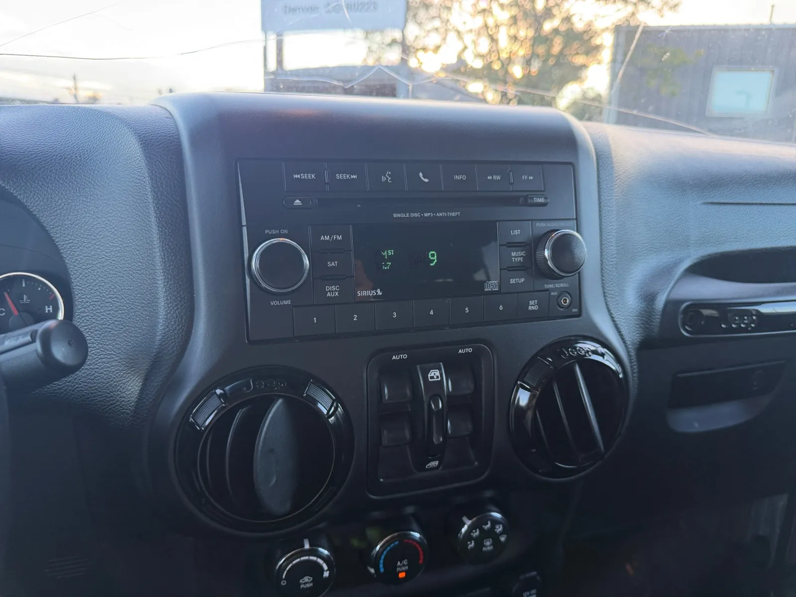 Jeep Wrangler photo 21