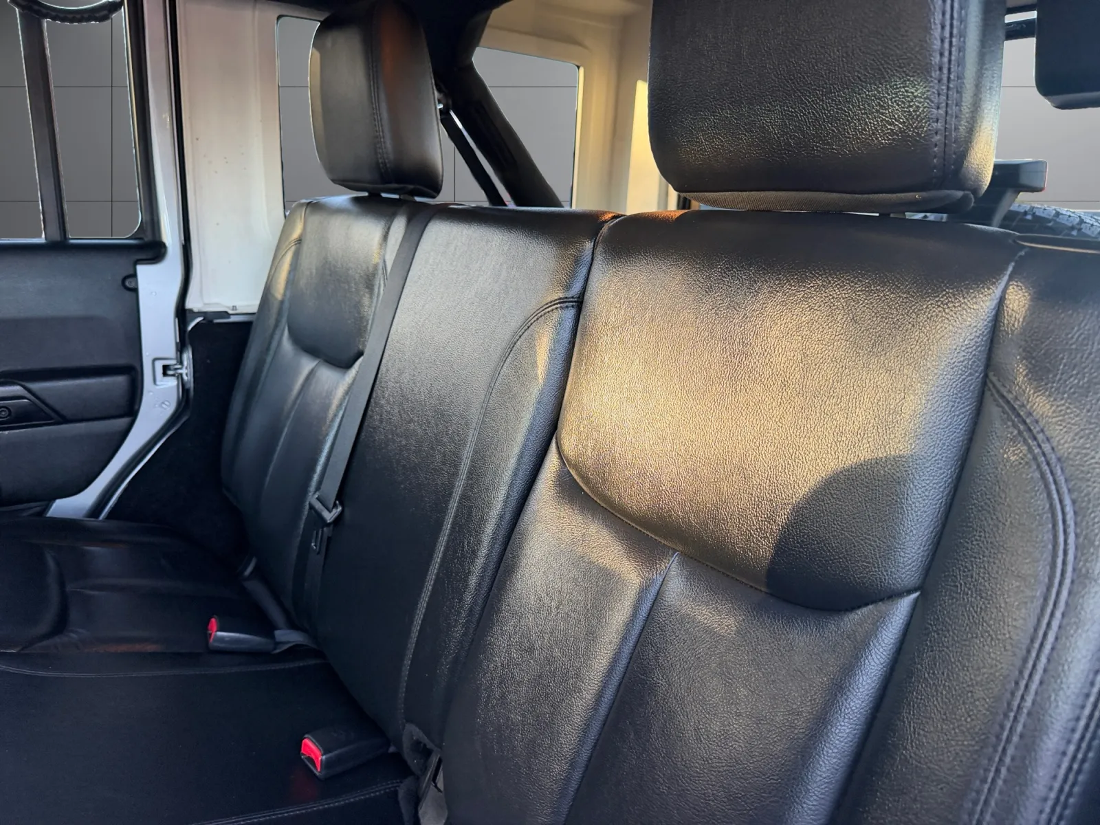 Jeep Wrangler photo 16
