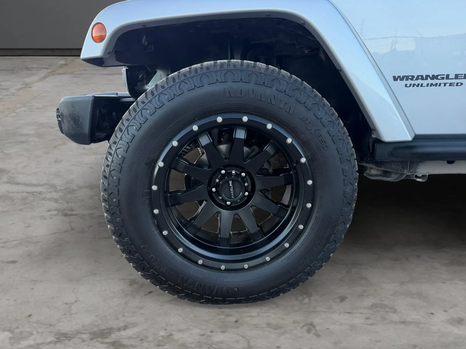 Jeep Wrangler photo 9