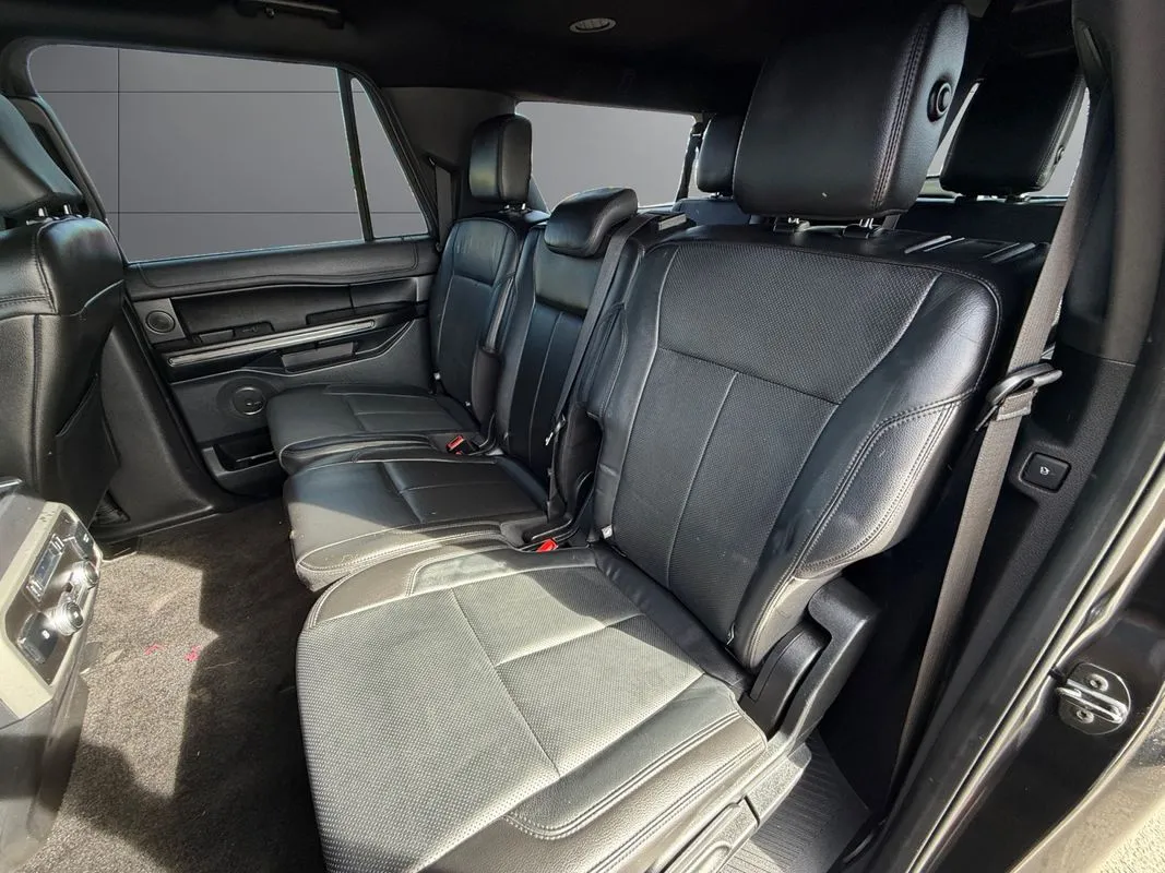 Ford Expedition MAX photo 16
