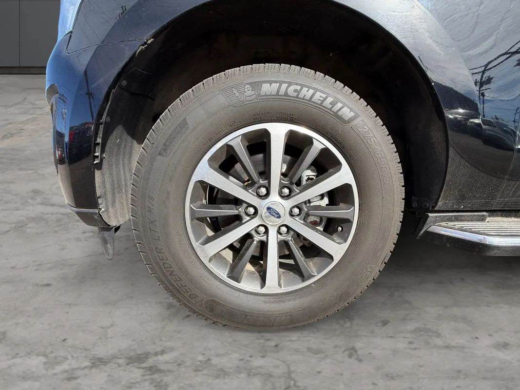 Ford Expedition MAX photo 9