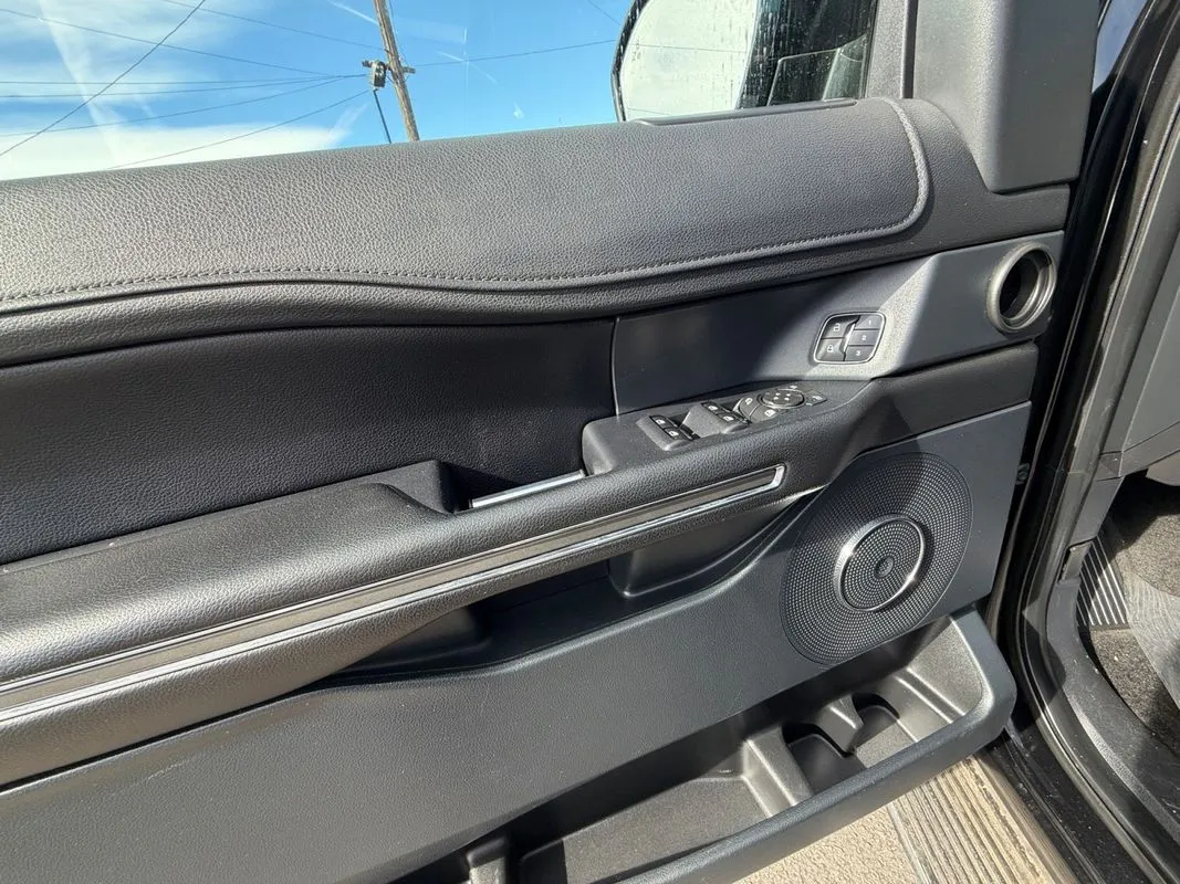 Ford Expedition MAX photo 11