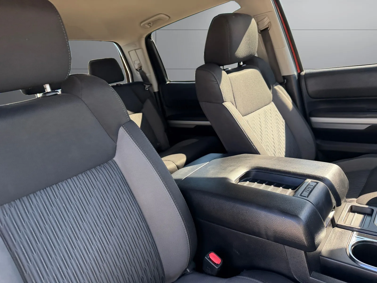 Toyota Tundra photo 18