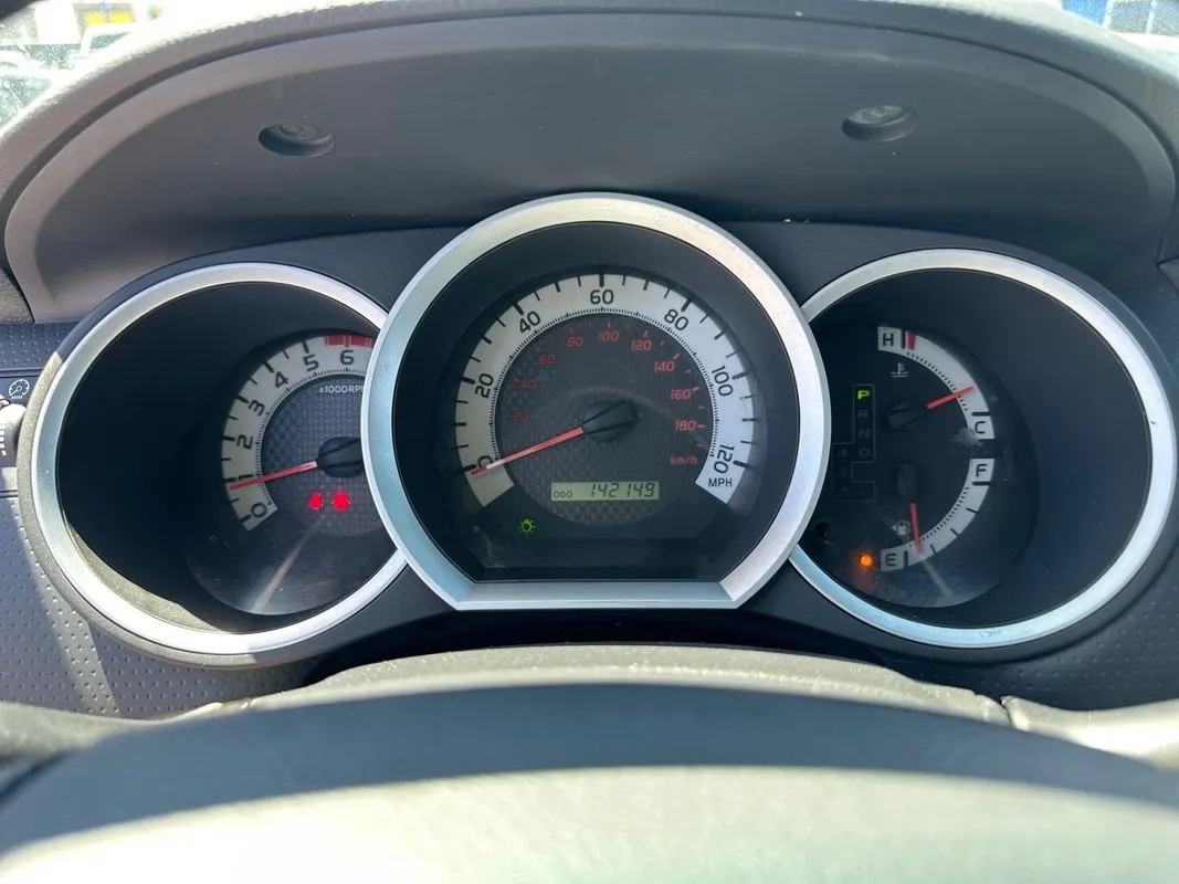 Toyota Tacoma photo 14