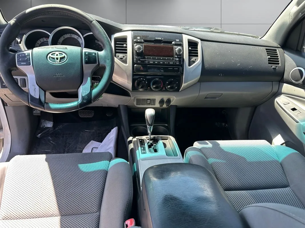 Toyota Tacoma photo 12