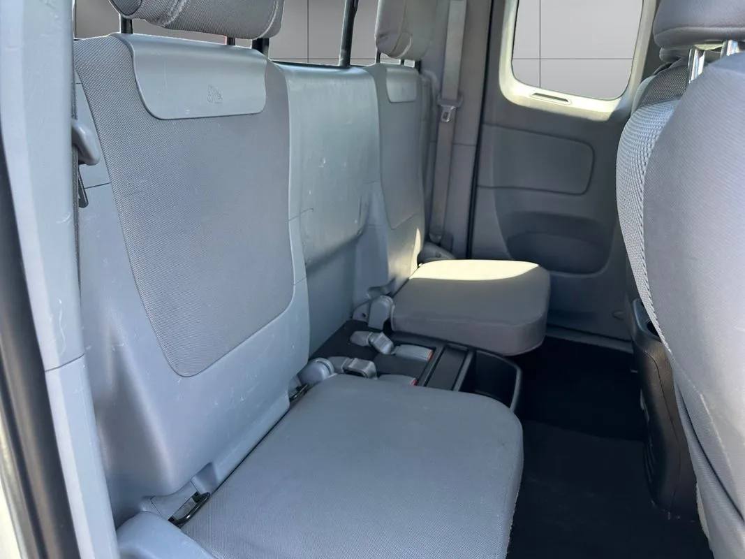 Toyota Tacoma photo 18