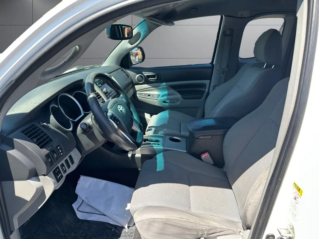 Toyota Tacoma photo 10