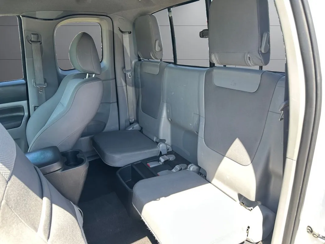 Toyota Tacoma photo 16