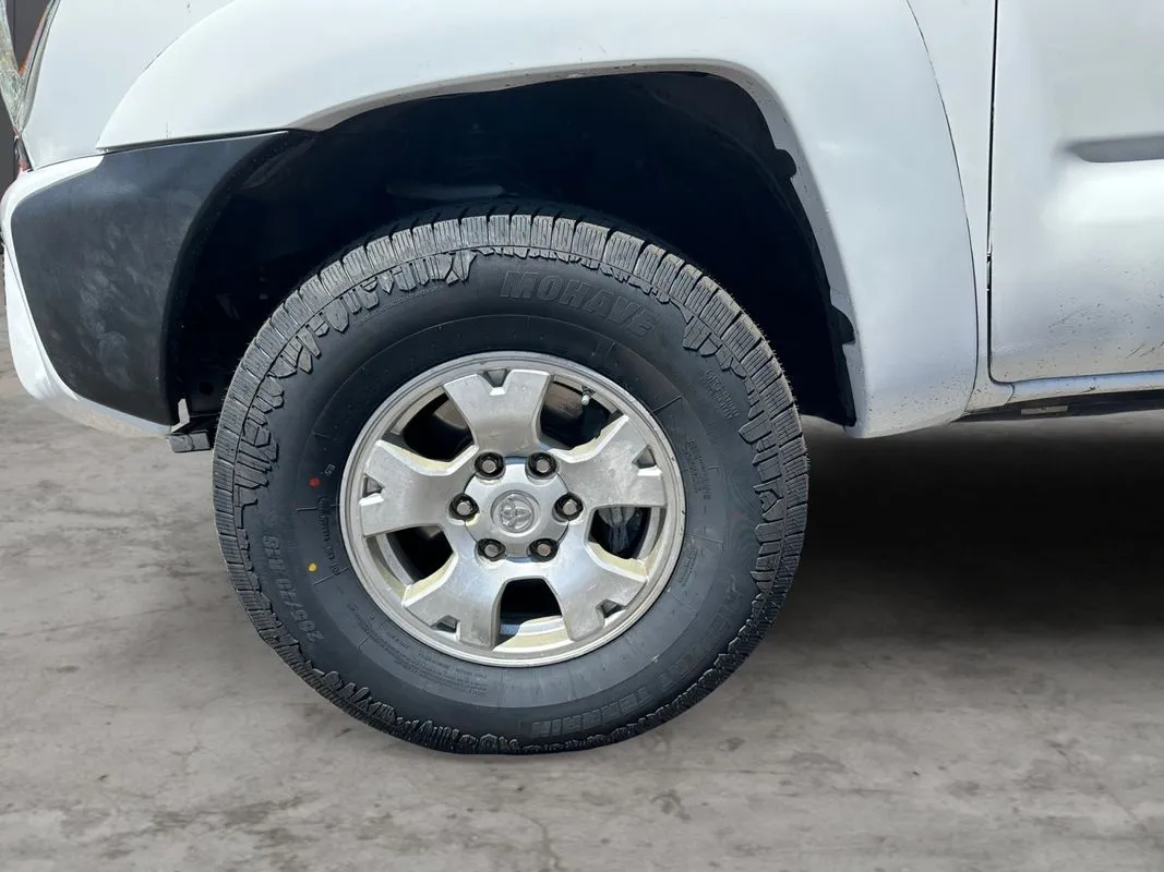 Toyota Tacoma photo 9