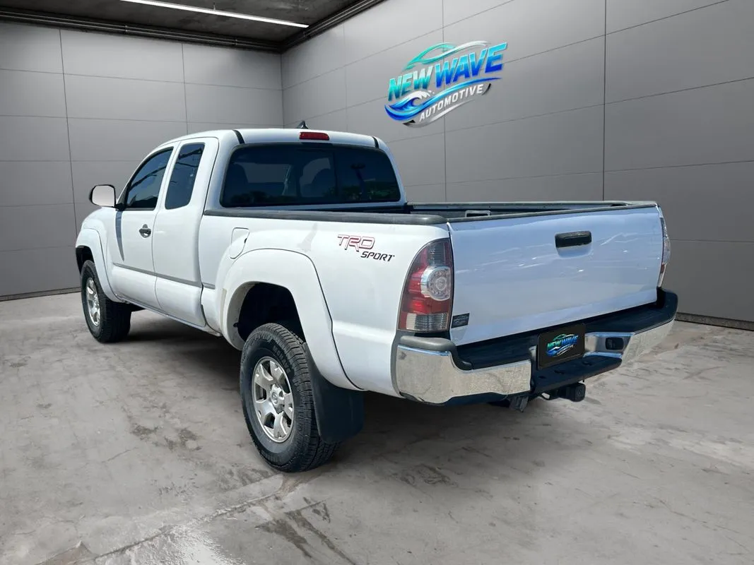 Toyota Tacoma photo 3