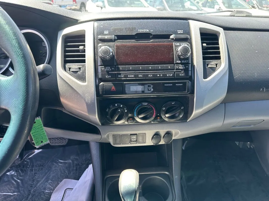 Toyota Tacoma photo 15