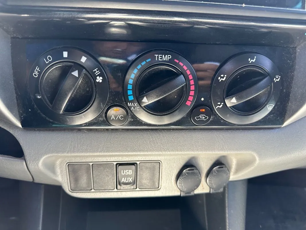Toyota Tacoma photo 21