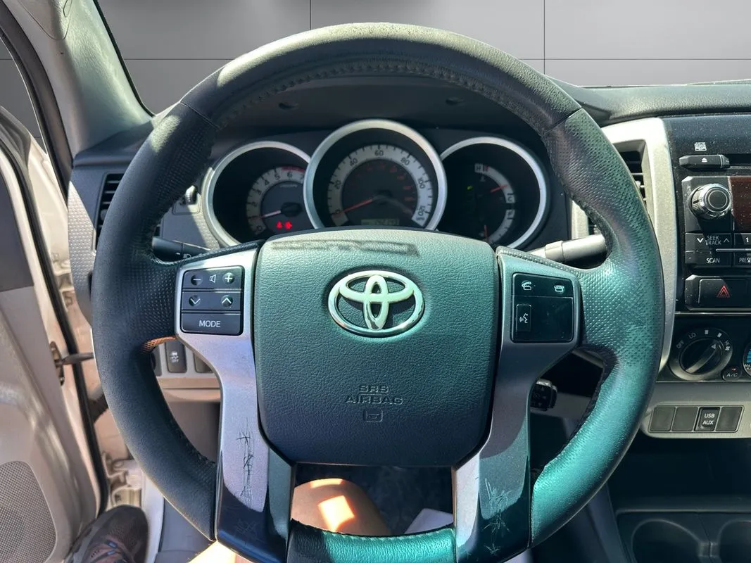 Toyota Tacoma photo 13