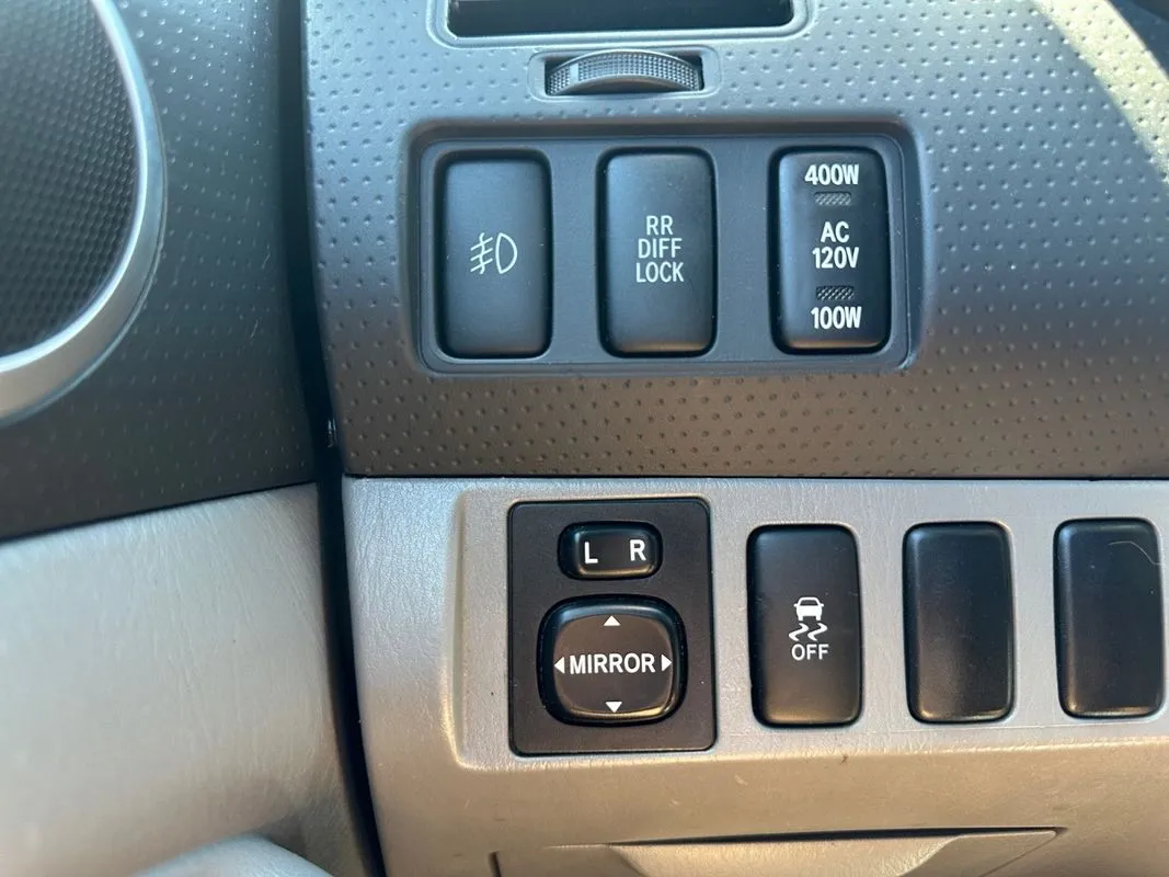 Toyota Tacoma photo 23