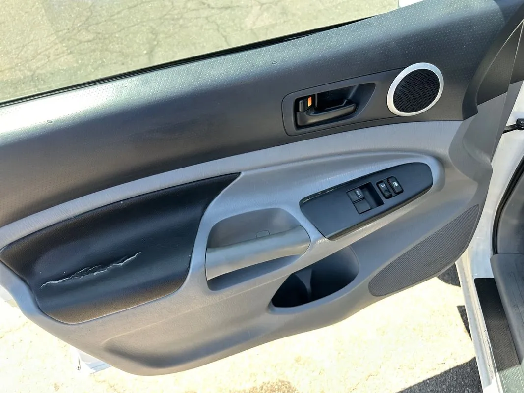 Toyota Tacoma photo 11