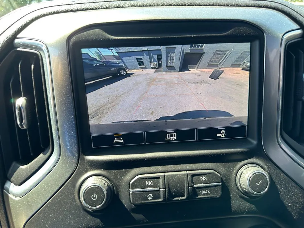 Chevrolet Silverado photo 21