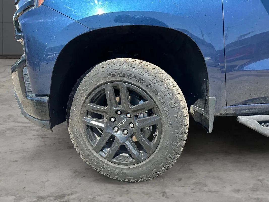 Chevrolet Silverado photo 9