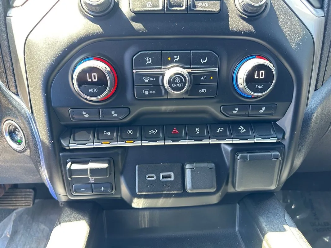 Chevrolet Silverado photo 22