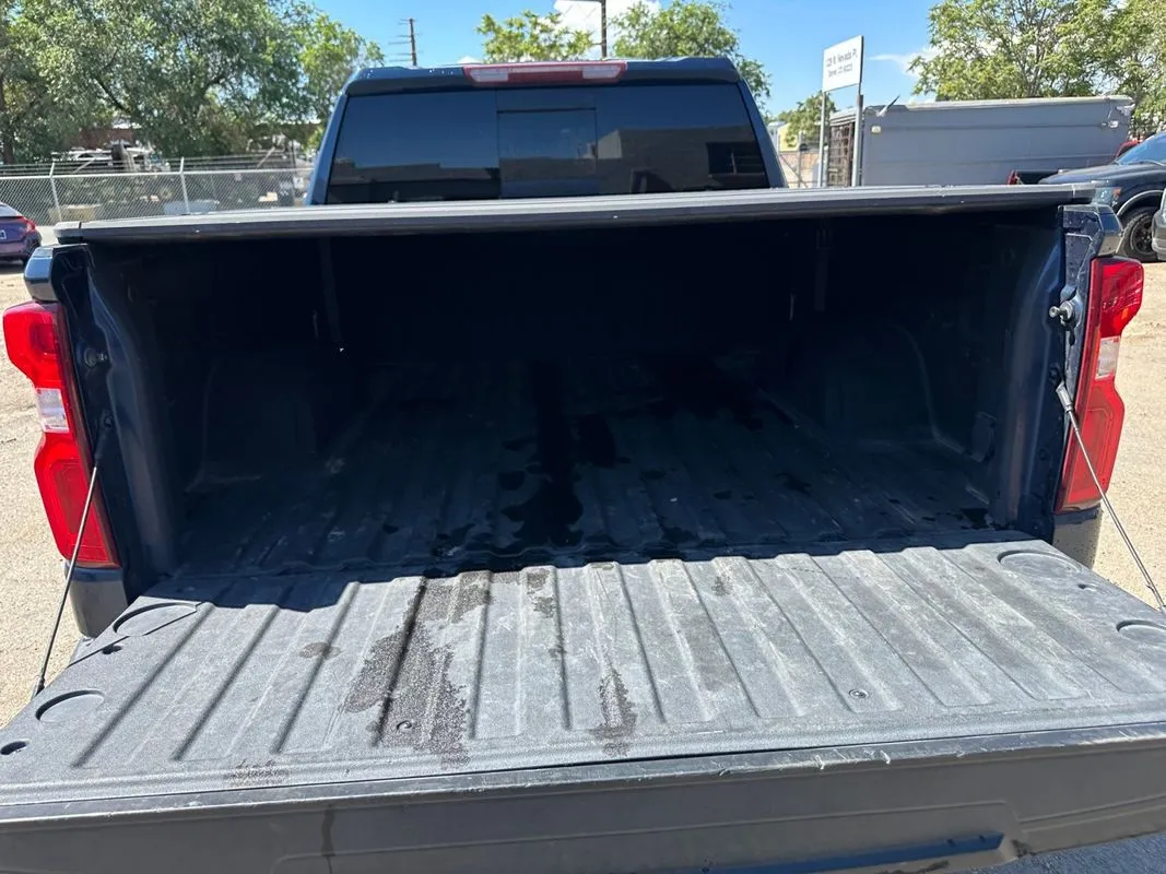 Chevrolet Silverado photo 19