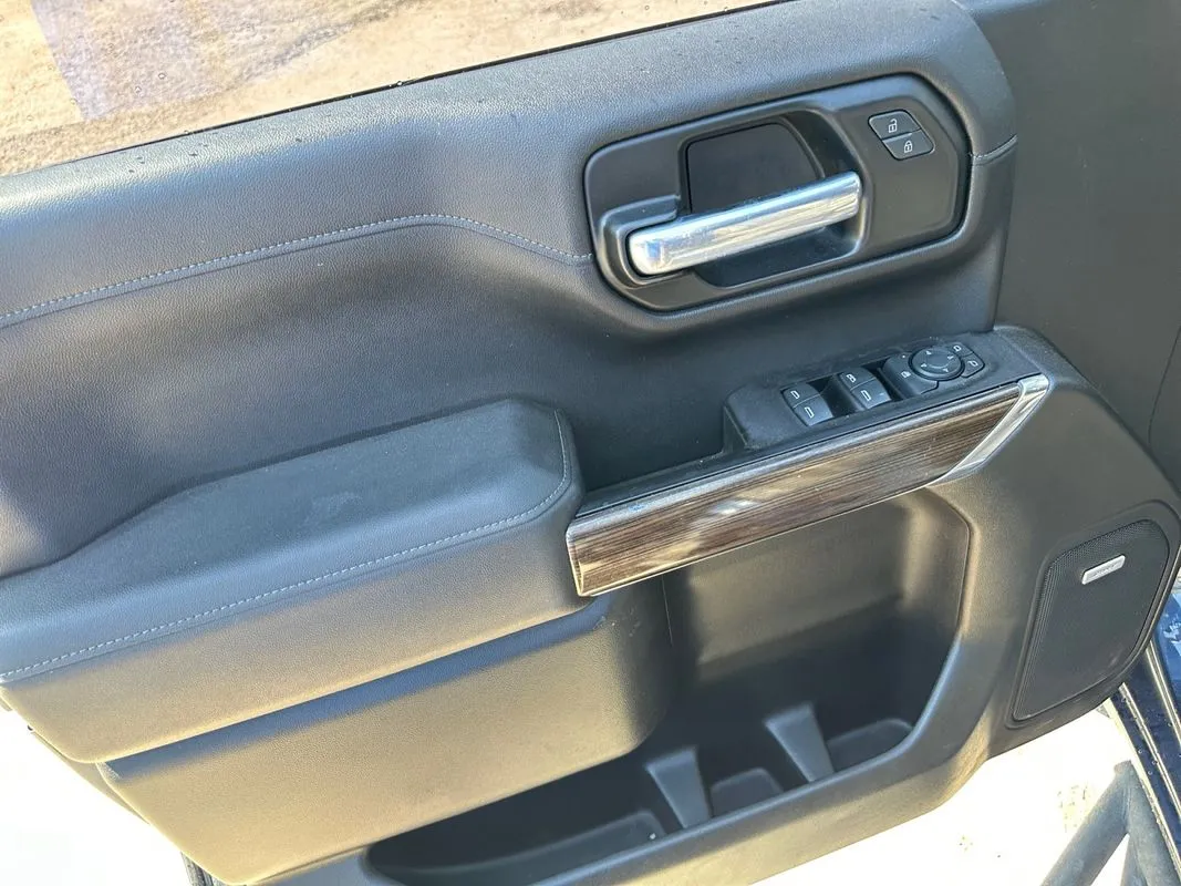 Chevrolet Silverado photo 11