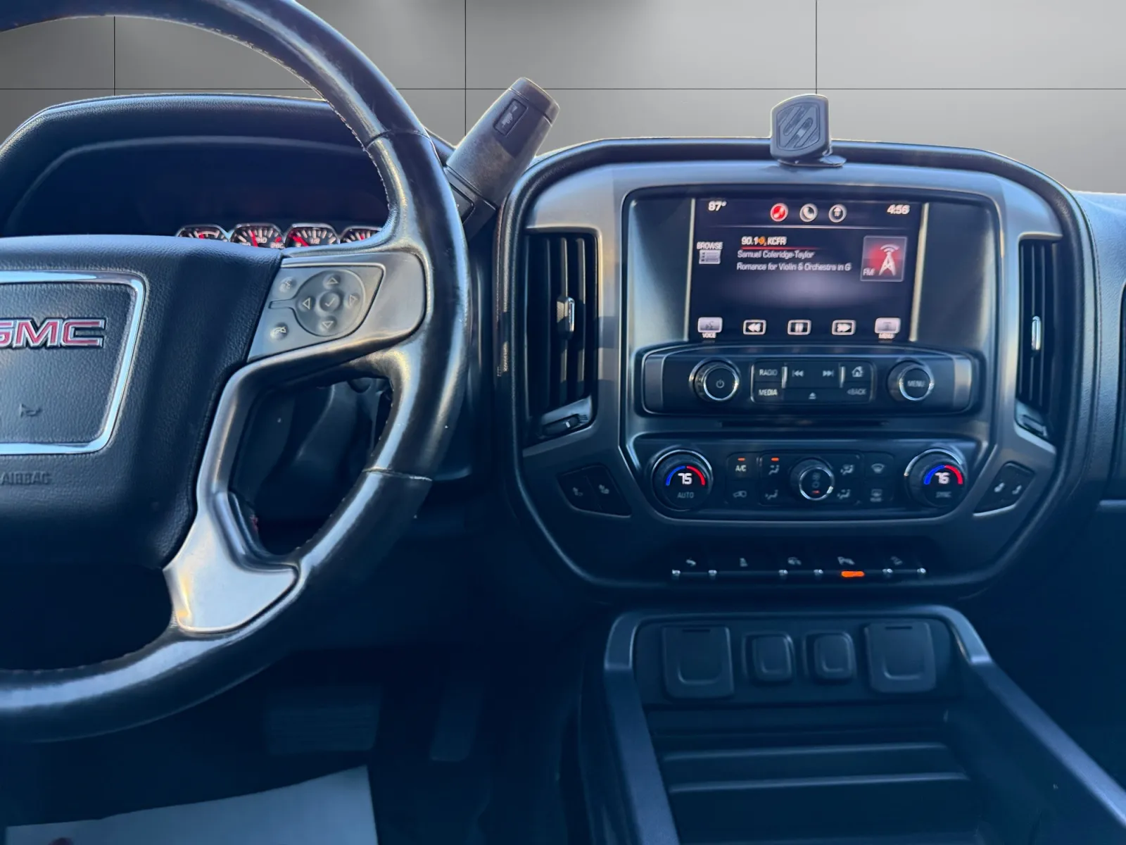 GMC Sierra photo 12