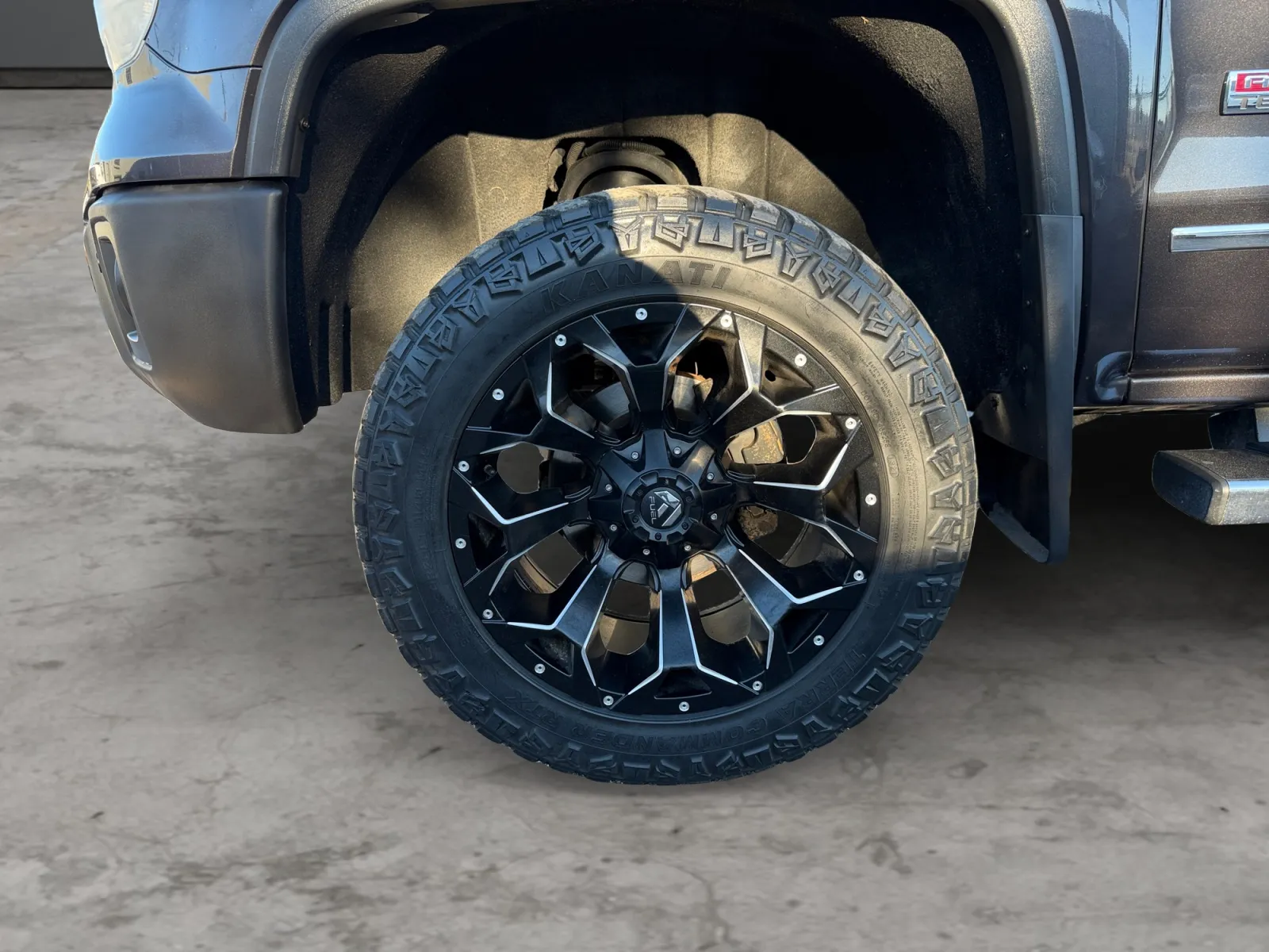 GMC Sierra photo 9